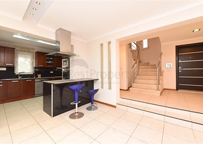 Villa im urbanen Stil, 250 Meter vom Meer entfernt