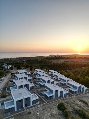 Ein Komplex von Villen in Avsallar