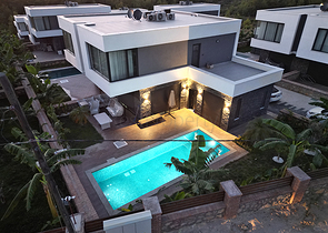 Ein Komplex von Villen in Avsallar