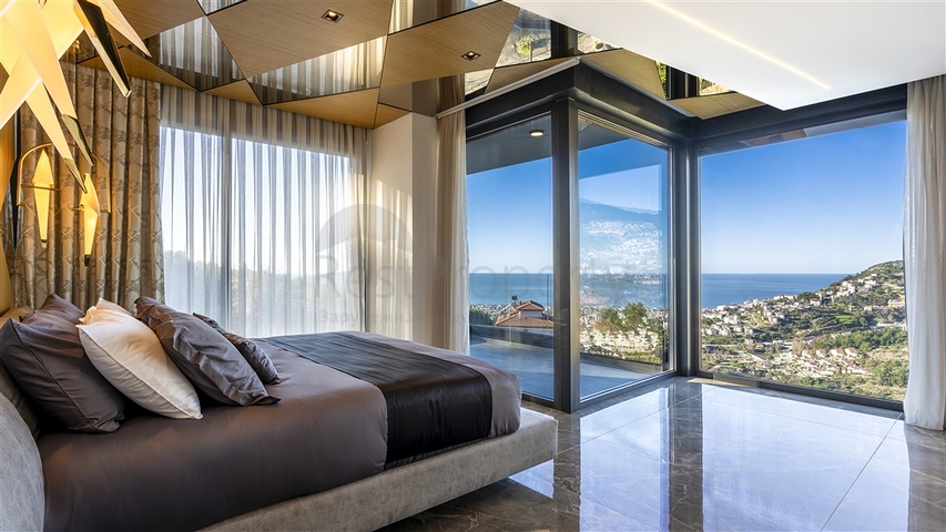 Luxuriöse Villen mit Panoramablick auf das Mittelmeer