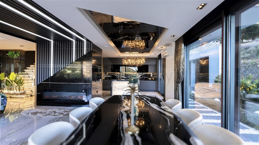 Luxuriöse Villen mit Panoramablick auf das Mittelmeer