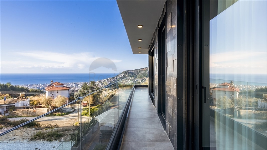 Luxuriöse Villen mit Panoramablick auf das Mittelmeer