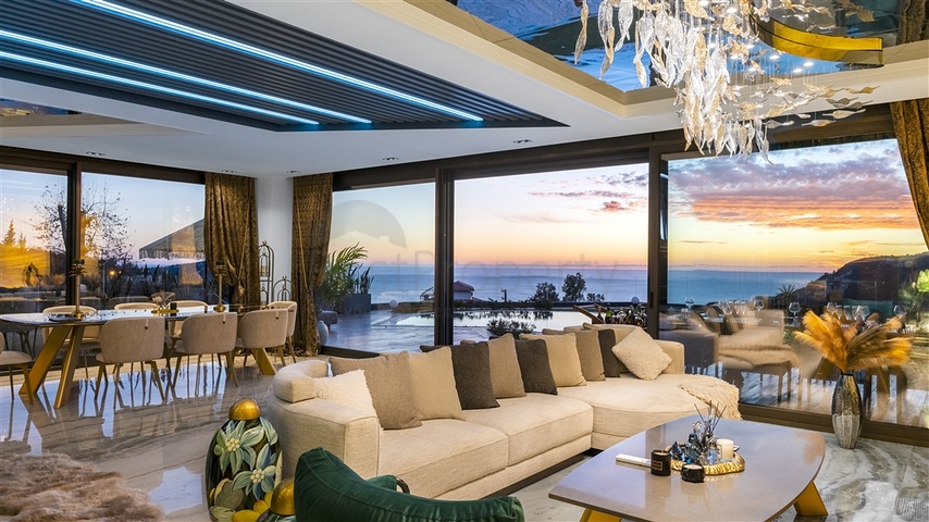 Luxuriöse Villen mit Panoramablick auf das Mittelmeer