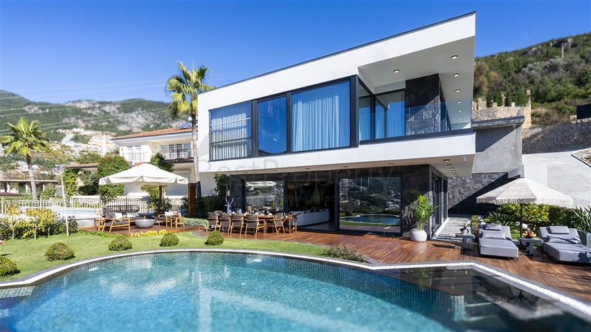 Luxuriöse Villen mit Panoramablick auf das Mittelmeer