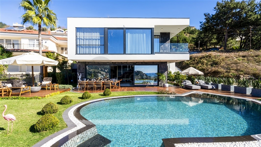Luxuriöse Villen mit Panoramablick auf das Mittelmeer