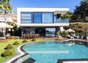 Luxuriöse Villen mit Panoramablick auf das Mittelmeer