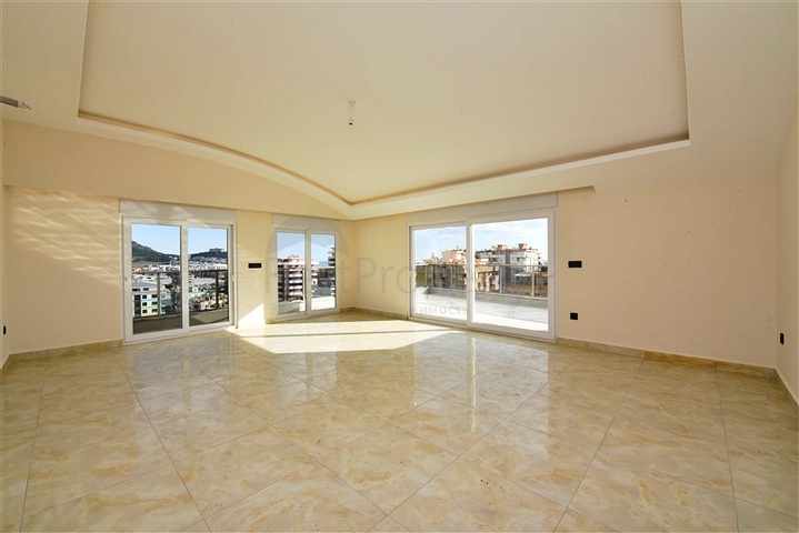 3+1 Penthouse mit Meerblick im Stadtteil Mahmutlar