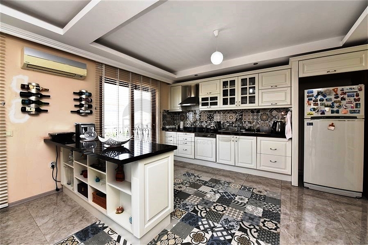 Penthouse 5+1 im Stadtteil Oba, 600 m vom Meer entfernt