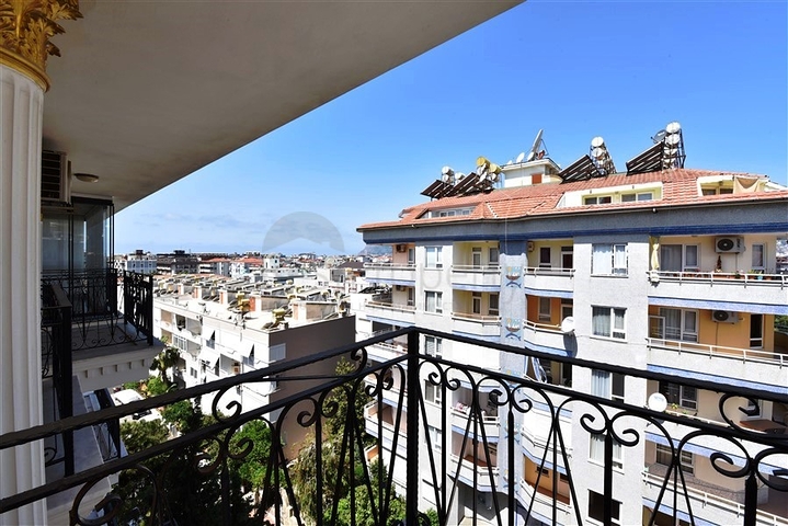 Penthouse 5+1 im Stadtteil Oba, 600 m vom Meer entfernt