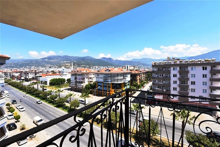 Penthouse 5+1 im Stadtteil Oba, 600 m vom Meer entfernt