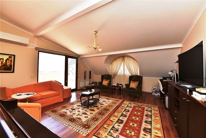 Penthouse 5+1 im Stadtteil Oba, 600 m vom Meer entfernt