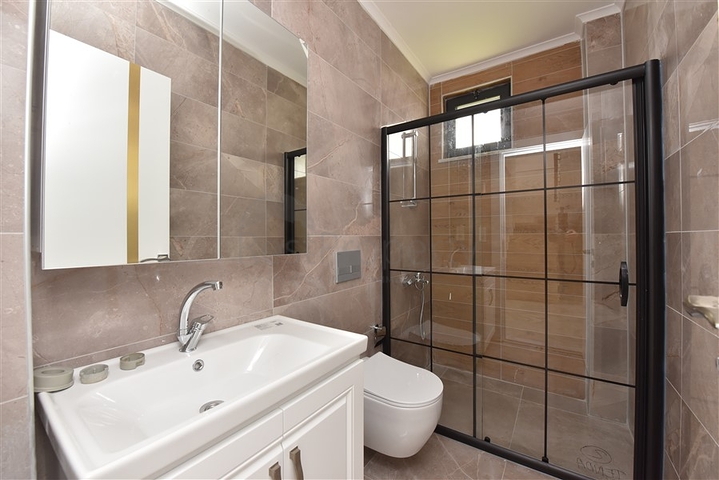 Penthouse zum Verkauf 2+1 mit Meerblick im Stadtteil Kestel