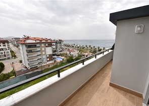 Penthouse zum Verkauf 2+1 mit Meerblick im Stadtteil Kestel