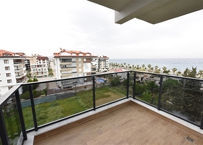 Penthouse zum Verkauf 2+1 mit Meerblick im Stadtteil Kestel