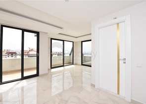 Penthouse zum Verkauf 2+1 mit Meerblick im Stadtteil Kestel