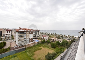 Penthouse zum Verkauf 2+1 mit Meerblick im Stadtteil Kestel