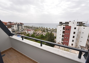 Penthouse zum Verkauf 2+1 mit Meerblick im Stadtteil Kestel