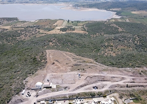 Villen im modernen Stil mit Seeblick.