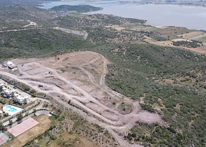 Villen im modernen Stil mit Seeblick.