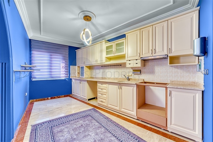 2+1 Wohnung im Stadtteil Mahmutlar, 500 Meter vom Meer entfernt