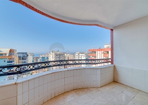 2+1 Wohnung im Stadtteil Mahmutlar, 500 Meter vom Meer entfernt