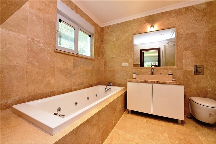 Maisonette-Garten in der Nähe des Meeres in Konakly