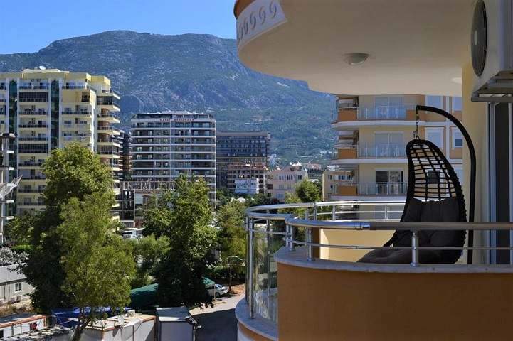 2+1 Wohnung mit Meerblick im Stadtteil Mahmutlar