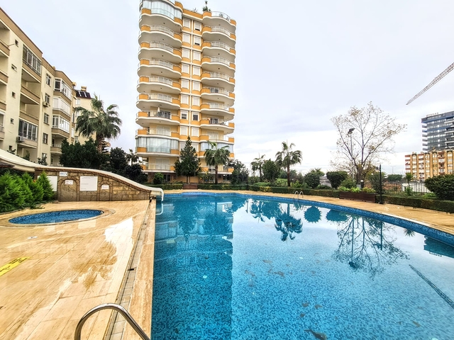 2+1 Wohnung mit Meerblick im Stadtteil Mahmutlar