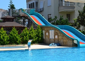 2+1 Wohnung mit Meerblick im Stadtteil Mahmutlar