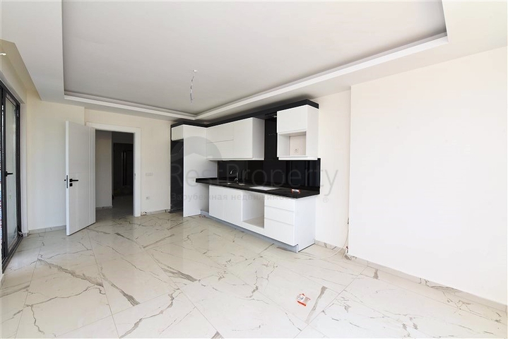 Zweizimmerwohnung mit Panoramablick auf die Berge im Stadtteil Mahmutlar