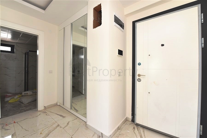 Zweizimmerwohnung mit Panoramablick auf die Berge im Stadtteil Mahmutlar