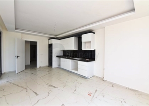 Zweizimmerwohnung mit Panoramablick auf die Berge im Stadtteil Mahmutlar