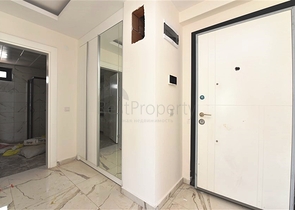 Zweizimmerwohnung mit Panoramablick auf die Berge im Stadtteil Mahmutlar