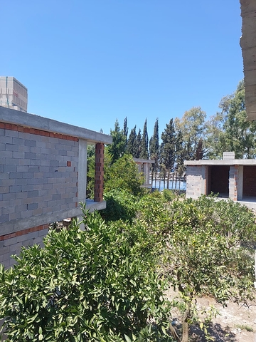 Attraktive Villen umgeben von üppiger Natur