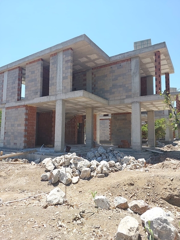 Attraktive Villen umgeben von üppiger Natur