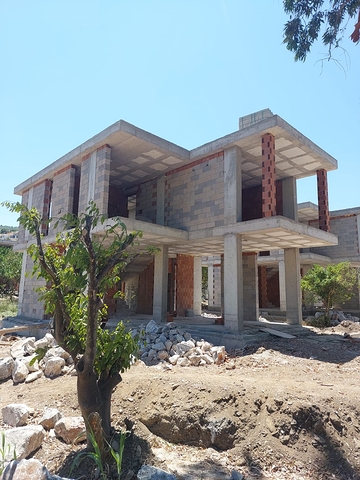 Attraktive Villen umgeben von üppiger Natur