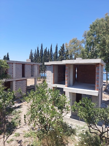 Attraktive Villen umgeben von üppiger Natur