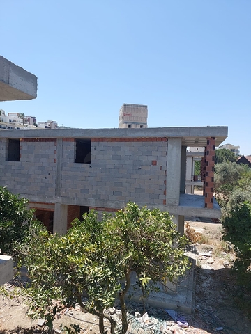 Attraktive Villen umgeben von üppiger Natur