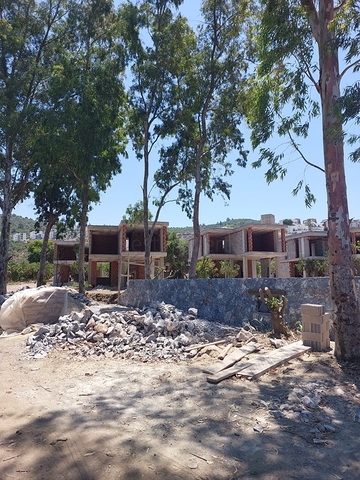 Attraktive Villen umgeben von üppiger Natur