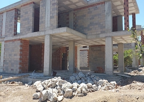 Attraktive Villen umgeben von üppiger Natur