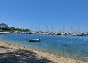 Attraktive Villen umgeben von üppiger Natur