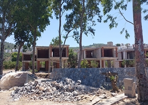 Attraktive Villen umgeben von üppiger Natur