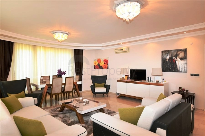 Villa mit Blick auf das Mittelmeer im Viertel Demirtas