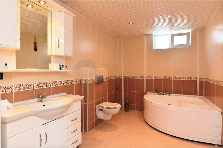 Villa mit Blick auf das Mittelmeer im Viertel Demirtas