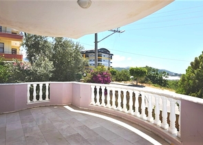 Villa mit Blick auf das Mittelmeer im Viertel Demirtas