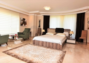 Villa mit Blick auf das Mittelmeer im Viertel Demirtas