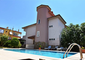 Villa mit Blick auf das Mittelmeer im Viertel Demirtas