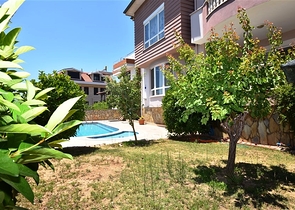 Villa mit Blick auf das Mittelmeer im Viertel Demirtas