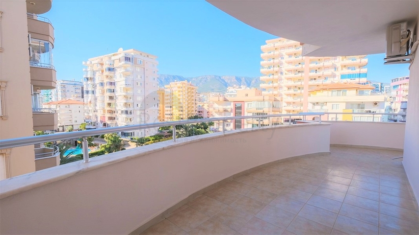 Wohnung mit großer Fläche in Mahmutlar