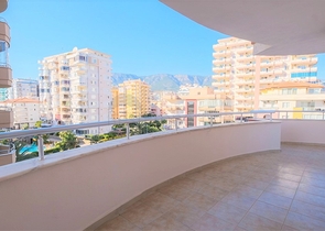 Wohnung mit großer Fläche in Mahmutlar